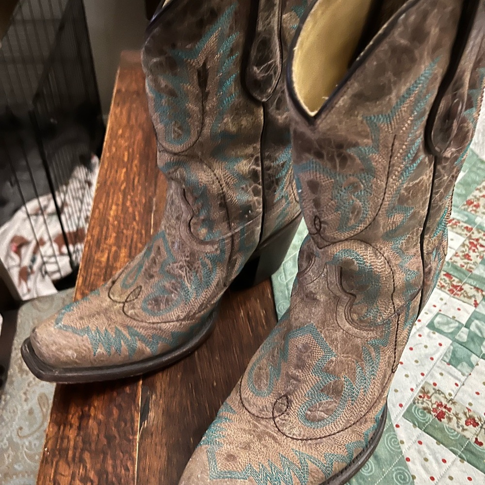 Ladies cowboy boots tan with turquoise